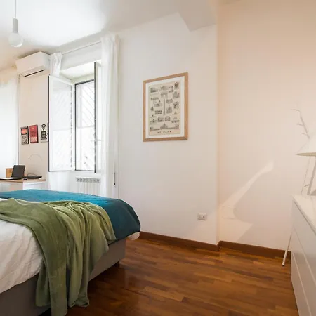 Line 8 House Apartman
